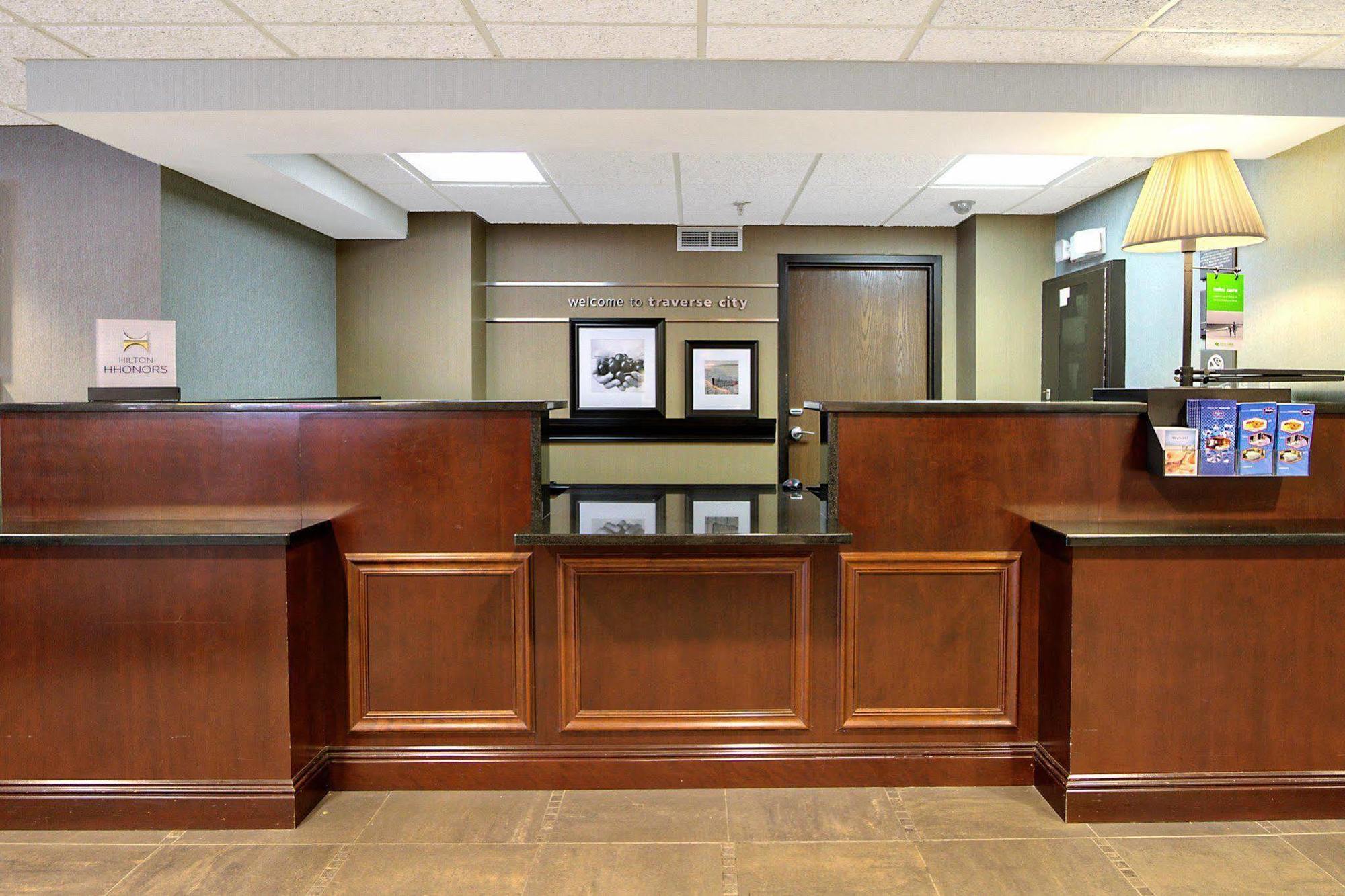 Hampton Inn Traverse City Exteriör bild
